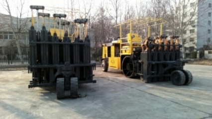 重慶.四川出租多錘頭破碎機(jī)水泥路面破碎機(jī)