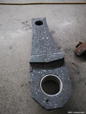 高鉻合金錘頭與高錳鋼錘頭哪個更"經打"耐磨錘頭。